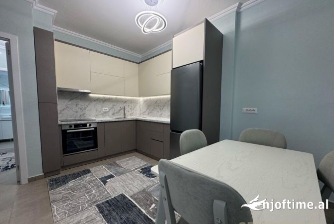 Shtepi me qera 2+1 ne Tirane - 800 Euro