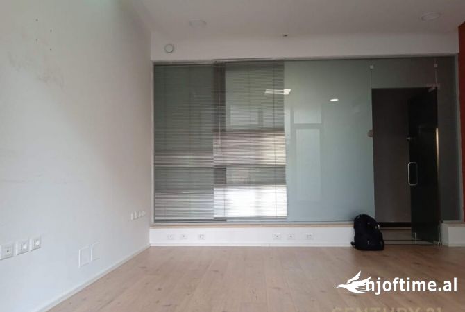 Ambient biznesi me qera 3+1 ne Tirane - 500 Euro
