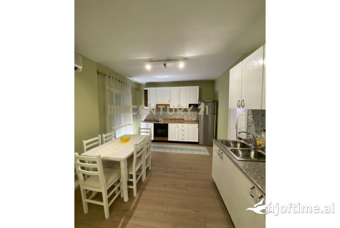 Shtepi me qera Apartament ne Tirane, 3+1, Mobilimi E mobiluar, Pagesa 600  Euro.