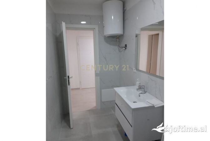 Ambient biznesi me qera 3+1 ne Tirane - 1,000 Euro