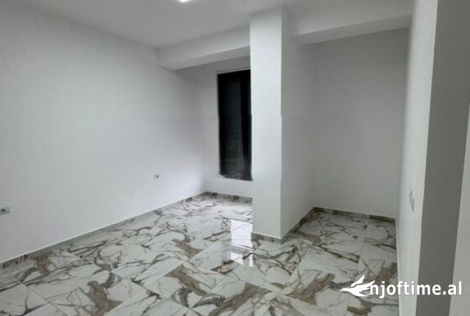 Ambient biznesi me qera 2+1 ne Tirane - 700 Euro