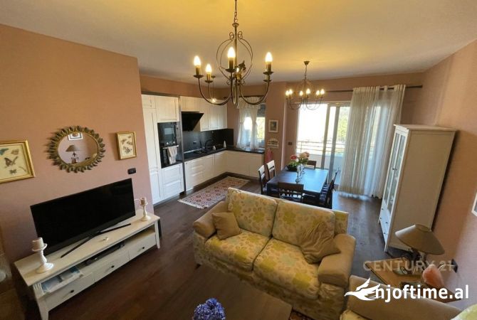 Shtepi me qera 2+1 ne Tirane - 900 Euro