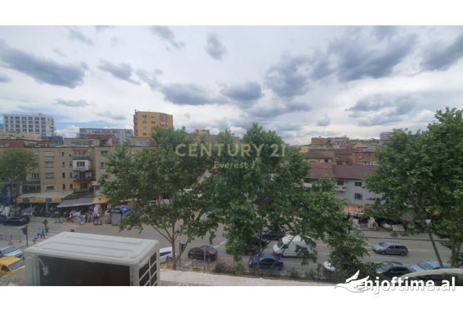 Shtepi ne shitje Apartament ne Tirane, 3+1, Mobilimi E mobiluar, Pagesa 140,000  Euro.