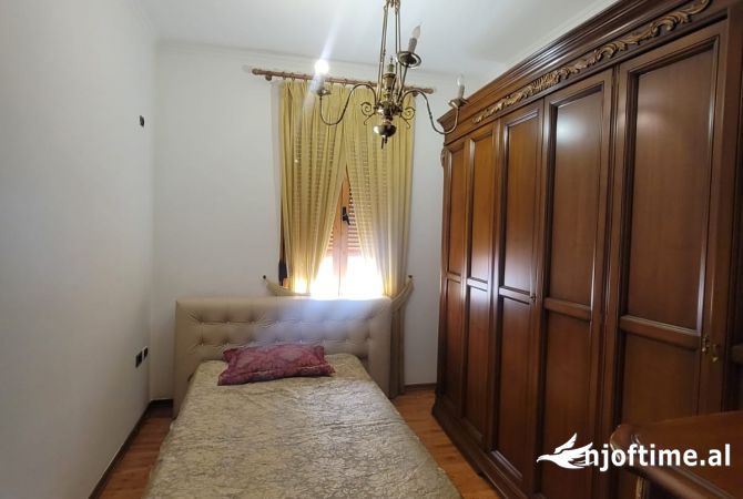 Casa in affitto 3+1 a Tirana - 1,100 Euro