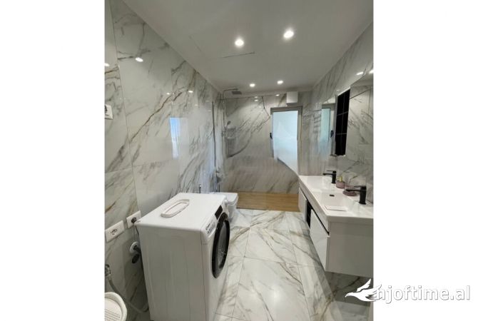 Shtepi me qera 2+1 ne Tirane - 2,000 Euro