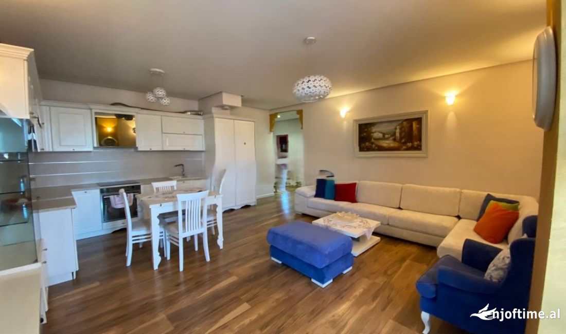 Shtepi ne shitje Apartament ne Tirane, 2+1, Mobilimi E mobiluar, Pagesa 220,000  Euro.