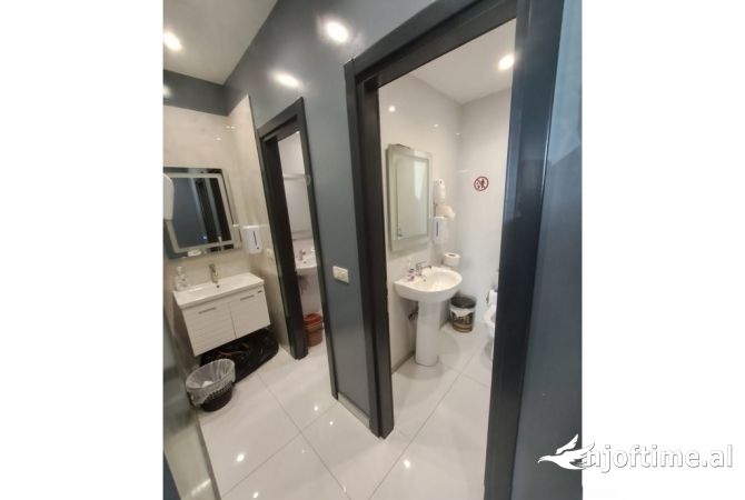 Ambient biznesi me qera 2+1 ne Tirane - 75,000 Euro