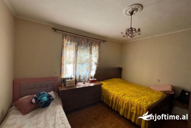Shtepi ne shitje 3+1 ne Tirane - 75,000 Euro