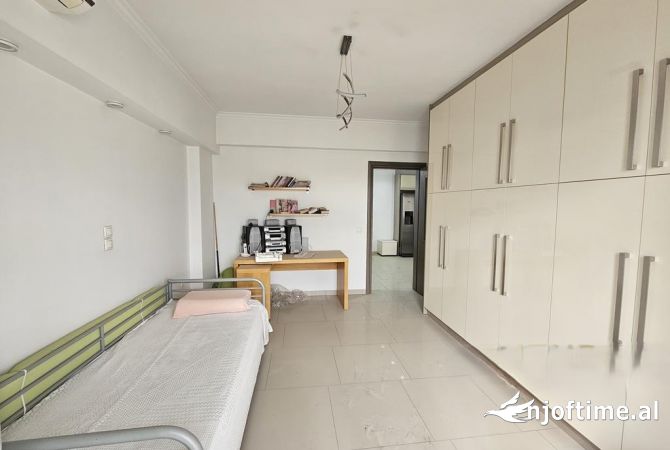 Shtepi ne shitje Apartament ne Tirane, 2+1, Mobilimi E mobiluar, Pagesa 150,000  Euro.
