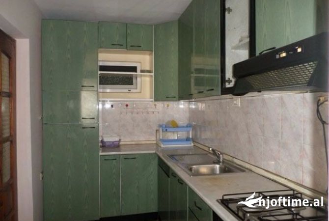 Shtepi me qera 5+1 ne Tirane - 1,000 Euro