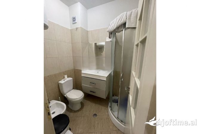 Shtepi ne shitje Apartament ne Tirane, 2+1, Mobilimi E mobiluar, Pagesa 100,000  Euro.