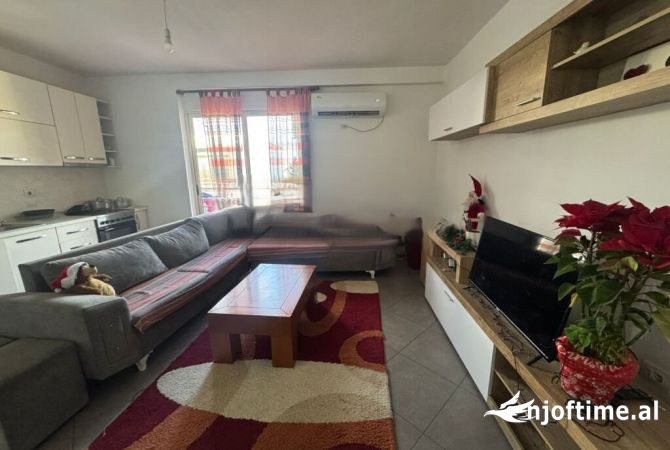 Shtepi me qera 2+1 ne Tirane - 400 Euro