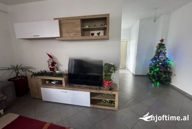 Shtepi me qera 2+1 ne Tirane - 400 Euro