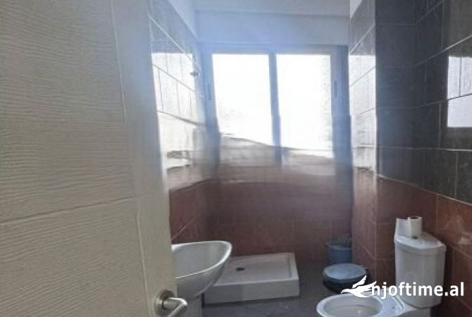 Shtepi me qera 2+1 ne Tirane - 400 Euro