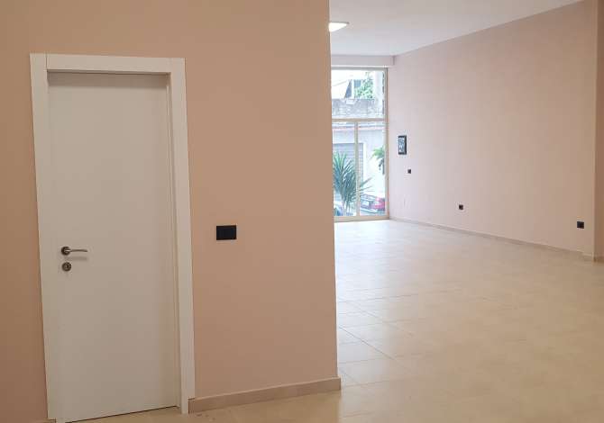 Business Property for Rent 6+1 in Durres - 47,000 Leke