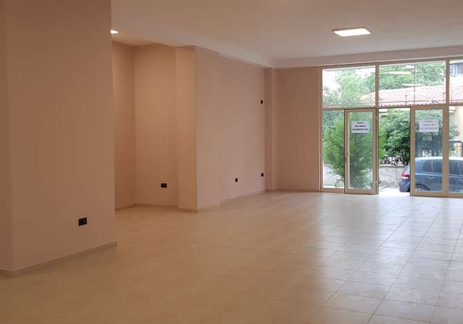 Business Property for Rent 6+1 in Durres - 47,000 Leke