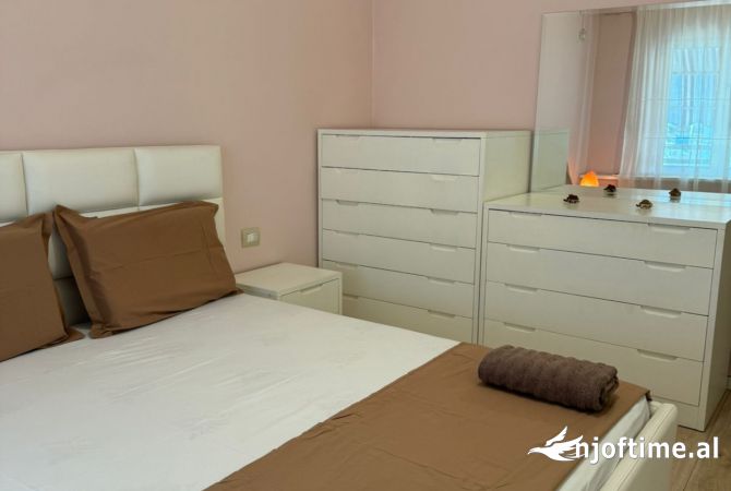 Shtepi me qera Apartament ne Tirane, 2+1, Mobilimi E mobiluar, Pagesa 650  Euro.