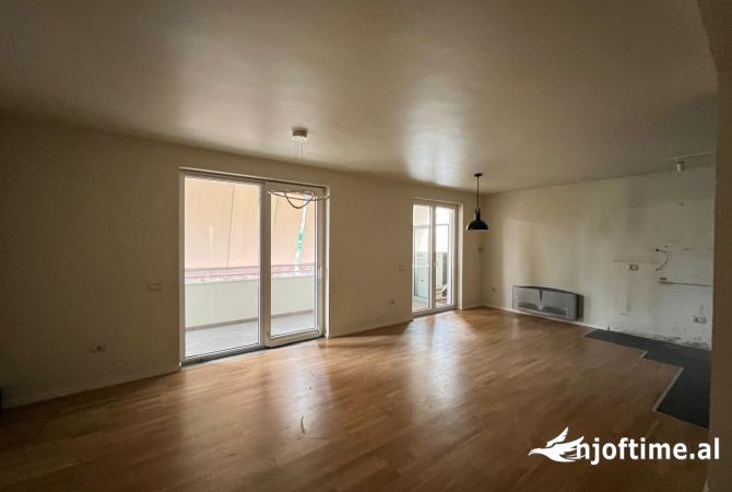 Ambient biznesi me qera 3+1 ne Tirane - 3,000 Euro