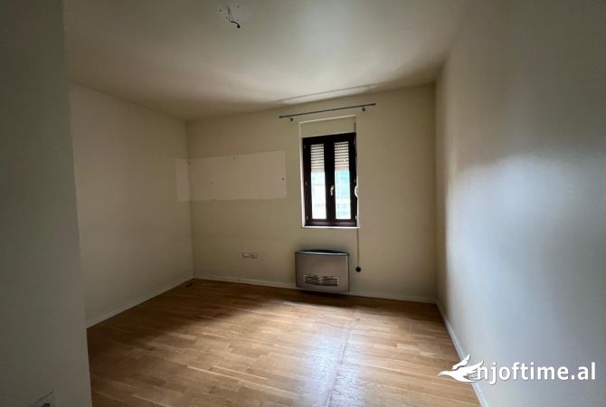 Ambient biznesi me qera 3+1 ne Tirane - 3,000 Euro