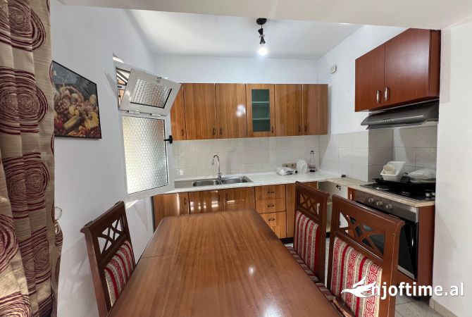 Shtepi me qera Apartament ne Tirane, 2+1, Mobilimi E mobiluar, Pagesa 600  Euro.