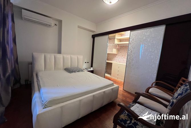 Shtepi me qera Apartament ne Tirane, 2+1, Mobilimi E mobiluar, Pagesa 900  Euro.