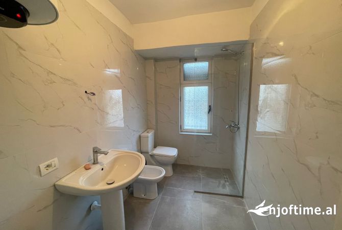 Shtepi ne shitje Apartament ne Tirane, 2+1, Mobilimi Bosh, pa mobiluar, Pagesa 73,000  Euro.