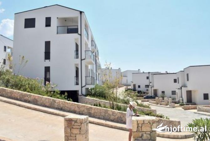 Truall ose Toke  ne Himare - 760,000 Euro