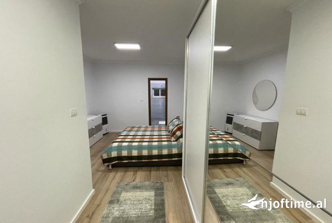 Shtepi ne shitje Apartament ne Tirane, 2+1, Mobilimi E mobiluar, Pagesa 400,000  Euro.