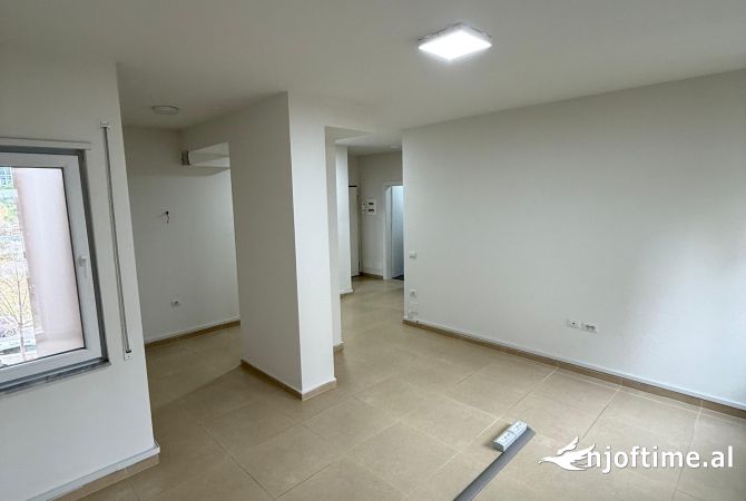 Ambient biznesi me qera 3+1 ne Tirane - 950 Euro