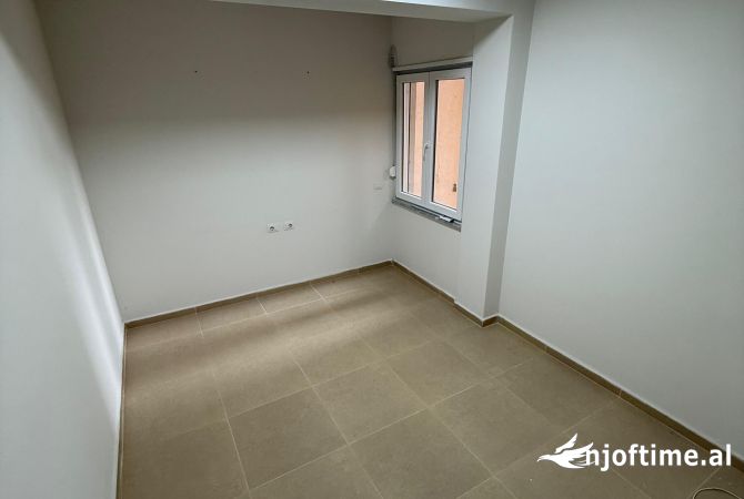 Ambient biznesi me qera 3+1 ne Tirane - 950 Euro