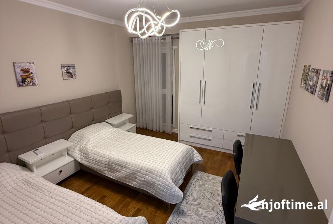 Shtepi me qera Apartament ne Tirane, 2+1, Mobilimi E mobiluar, Pagesa 1,200  Euro.