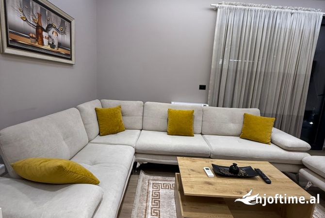 Shtepi me qera Apartament ne Tirane, 2+1, Mobilimi E mobiluar, Pagesa 1,700  Euro.