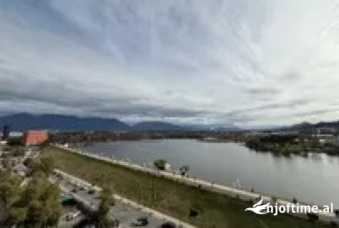 Shtepi me qera 3+1 ne Tirane - 2,500 Euro