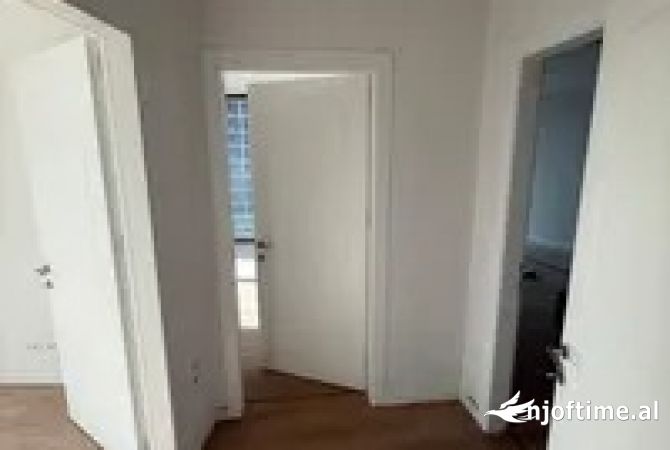 Shtepi me qera Apartament ne Tirane, 3+1, Mobilimi Bosh, pa mobiluar, Pagesa 2,500  Euro.