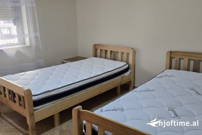 Shtepi me qera Apartament ne Tirane, 2+1, Mobilimi E mobiluar, Pagesa 700  Euro.