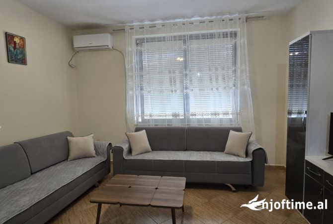 Shtepi me qera Apartament ne Tirane, 2+1, Mobilimi E mobiluar, Pagesa 700  Euro.