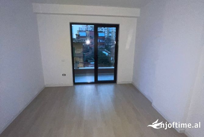Ambient biznesi me qera 3+1 ne Tirane - 750 Euro