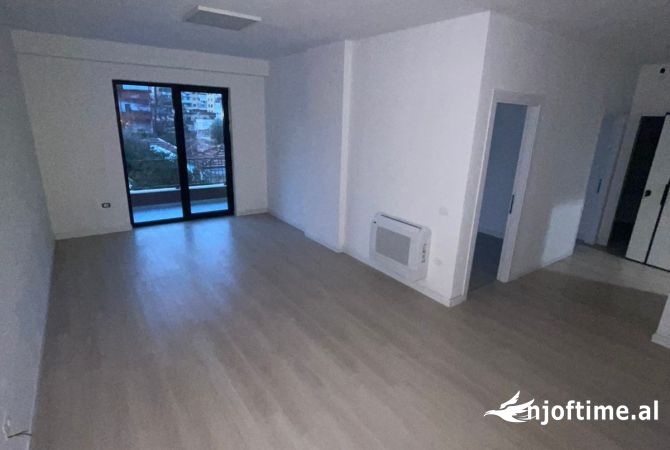 Ambient biznesi me qera 3+1 ne Tirane - 750 Euro