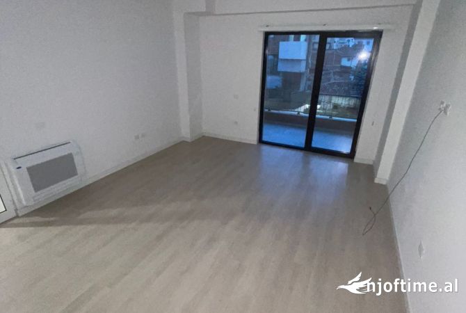 Ambient biznesi me qera 3+1 ne Tirane - 750 Euro