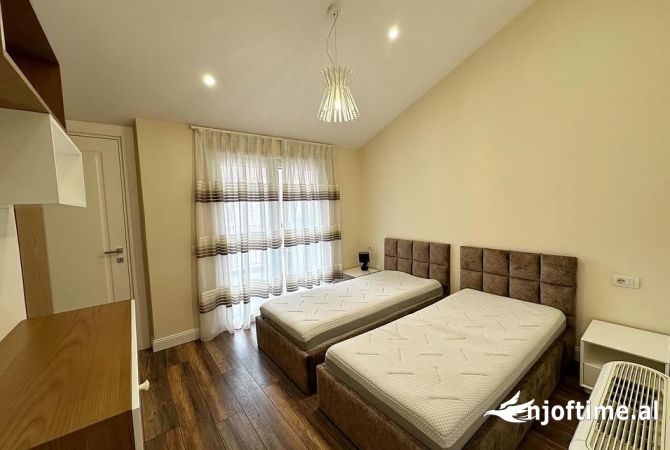 Shtepi me qera Apartament ne Tirane, 3+1, Mobilimi E mobiluar, Pagesa 1,500  Euro.