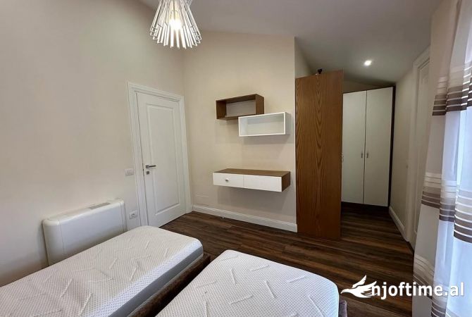 Shtepi me qera Apartament ne Tirane, 3+1, Mobilimi E mobiluar, Pagesa 1,500  Euro.