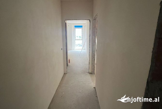Shtepi ne shitje Apartament ne Tirane, 2+1, Mobilimi Bosh, pa mobiluar, Pagesa 193,000  Euro.