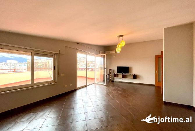 Shtepi me qera 4+1 ne Tirane - 1,200 Euro