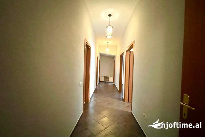 Shtepi me qera Apartament ne Tirane, 4+1, Mobilimi E mobiluar, Pagesa 1,200  Euro.