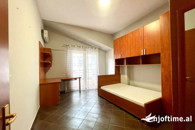 Shtepi me qera Apartament ne Tirane, 4+1, Mobilimi E mobiluar, Pagesa 1,200  Euro.