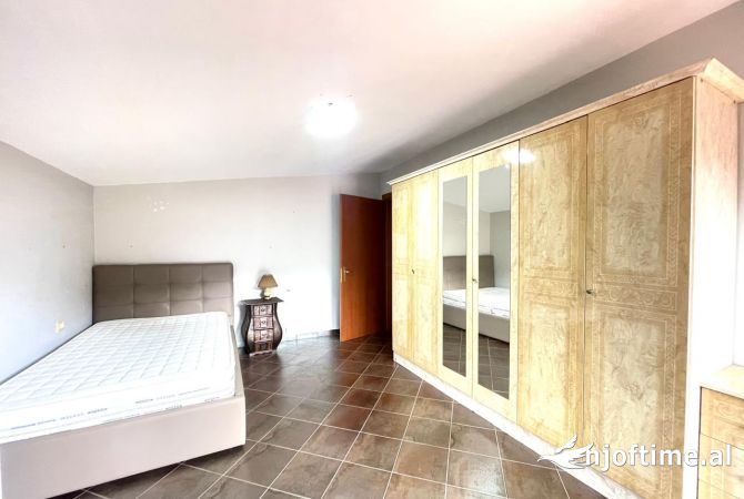 Shtepi me qera Apartament ne Tirane, 4+1, Mobilimi E mobiluar, Pagesa 1,200  Euro.