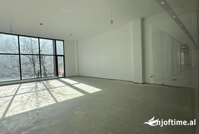 Ambient biznesi me qera 1+1 ne Tirane - 2,500 Euro