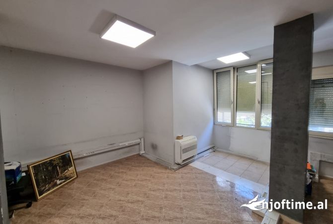 Ambient biznesi me qera 3+1 ne Tirane - 499 Euro