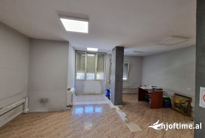 Ambient biznesi me qera 3+1 ne Tirane - 499 Euro