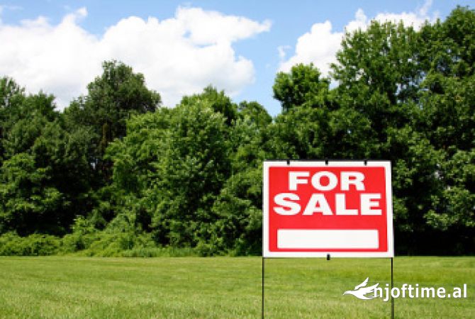 Truall ose Toke  ne Tirane - 165,000 Euro